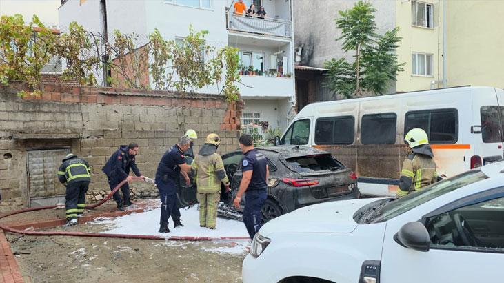 Bursa’da otopark içindeki 3 araç yandı