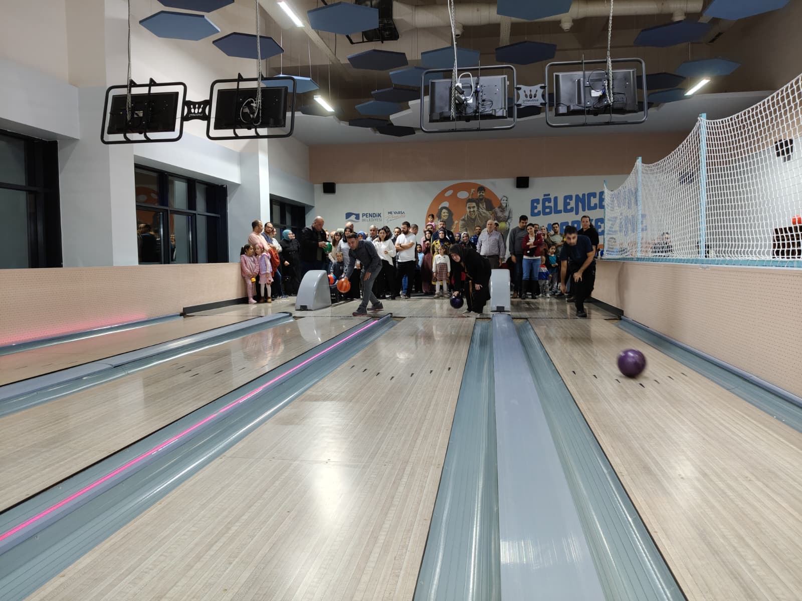 Pendik Belediyesinden Eşler Arası Bowling Turnuvası