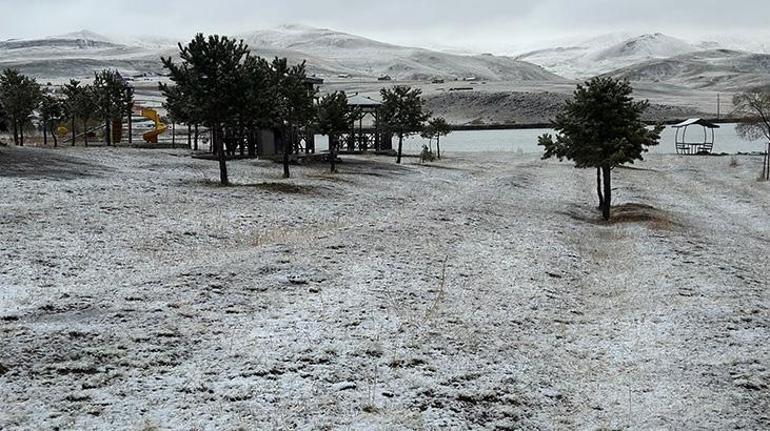 Her yer beyaza büründü! Araçlar yolda kaldı