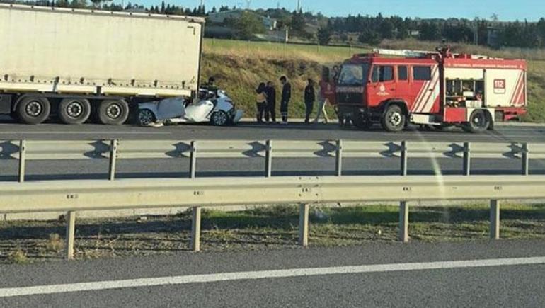 Kuzey Marmara Otoyolu’nda feci kaza! Otomobil TIR'ın altına girdi: 1 ölü