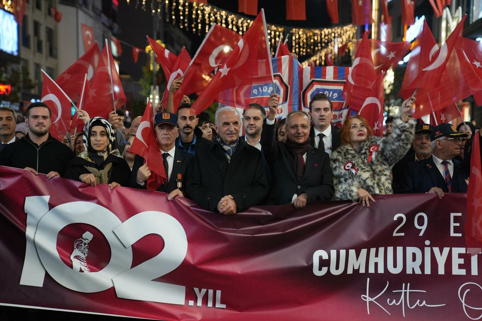 CUMHURİYET’İN 102. YILI ÜMRANİYE’DE COŞKUYLA KUTLANDI