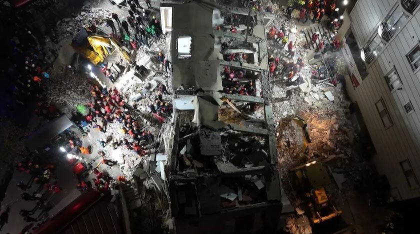 Gebze’de yıkılan binadan acı haber 19. saatte geldi: 4 ölü 1 yaralı!