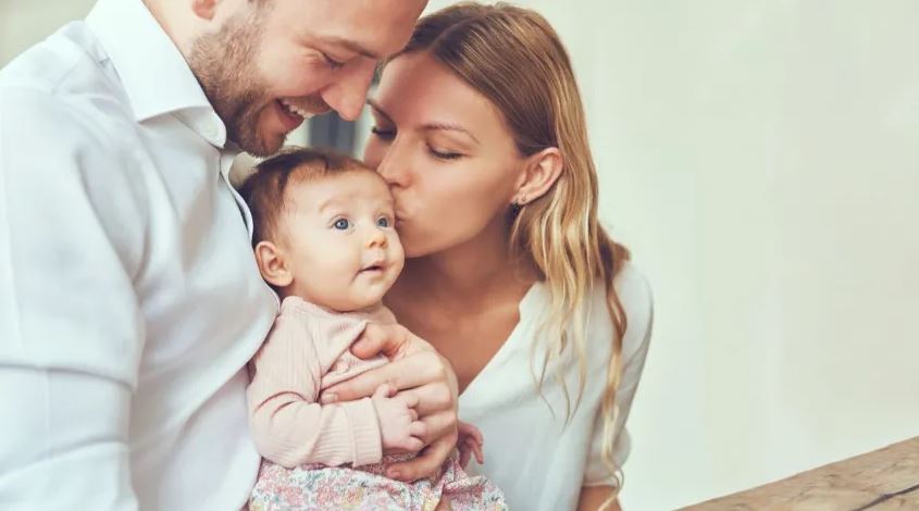Anneye 24 hafta, babaya 15 gün doğum izni geliyor!