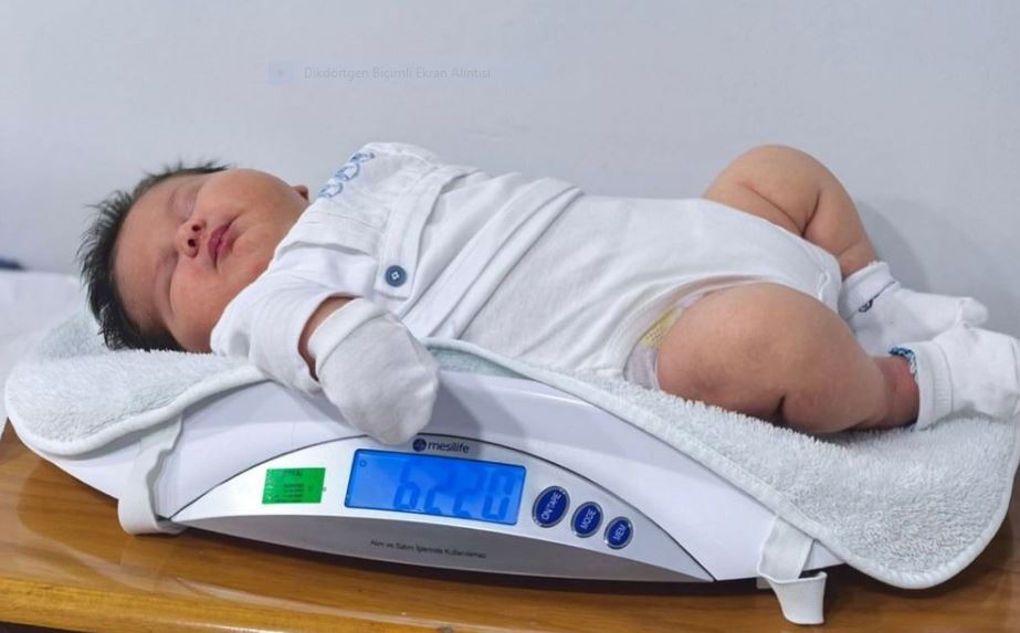 Yok artık dedirten Ali Atilla bebek, 6 kilo 150 gram olarak dünyaya geldi