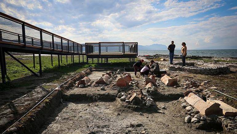 Papa Türkiye’ye geliyor! İznik Gölü altındaki gizemli bazilika ziyaret edilecek