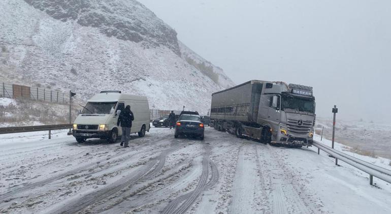 Kara kış beklenenden erken geldi! Birçok ilde kar yağışı hayatı olumsuz etkiledi