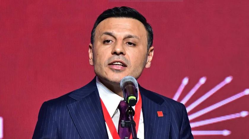 CHP İstanbul’da Özgür Çelik yeniden il başkanı seçildi!