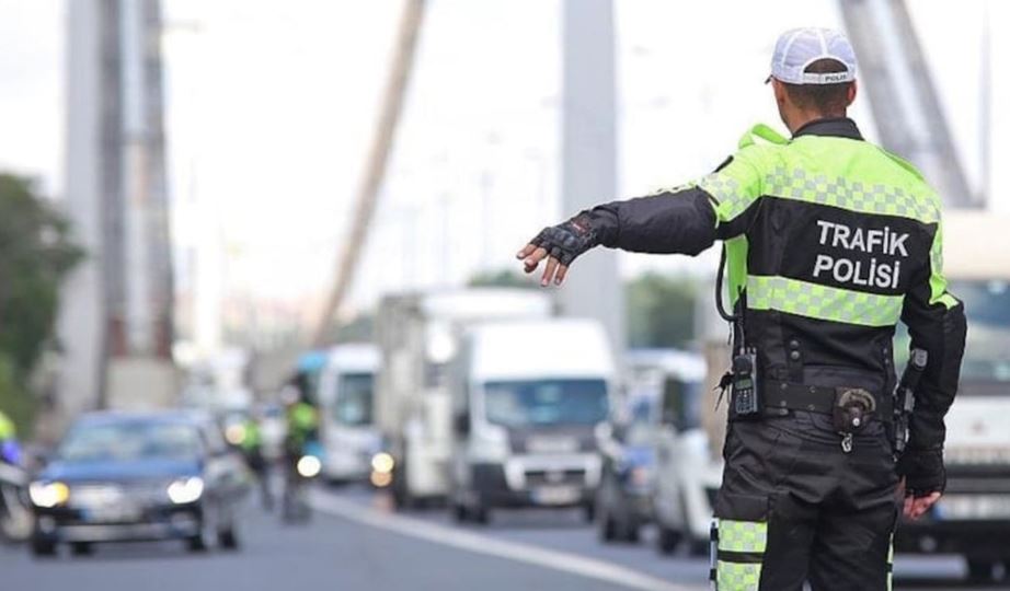 Trafikte sosyal medya cezası geliyor! Drift atan, makaslayan, video çeken yandı…