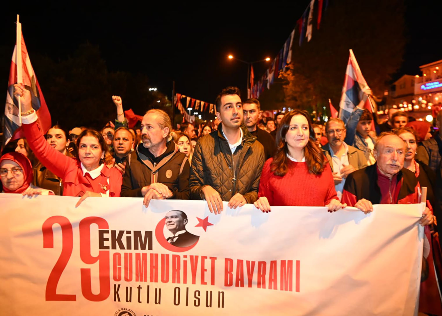 Tuzla’da Cumhuriyetin 102’nci yılı Zeynep Bastık konseriyle kutlandı