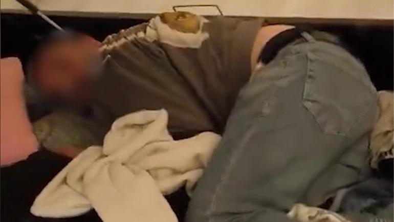 Şafak operasyonunda firari bazanın içinde yakalandı