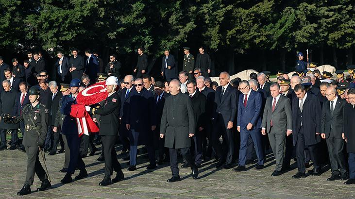 Erdoğan ve devlet erkanı Ata'nın huzurunda