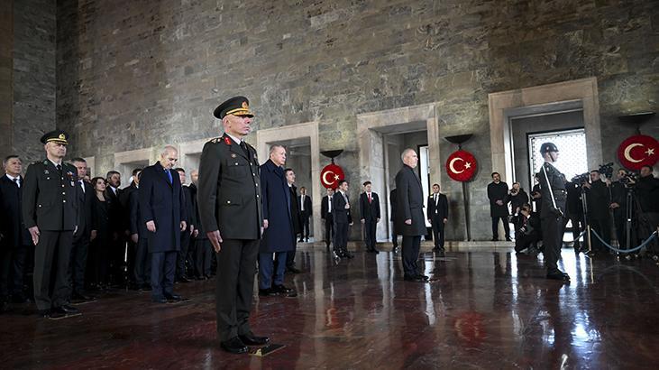 Erdoğan ve devlet erkanı Ata'nın huzurunda