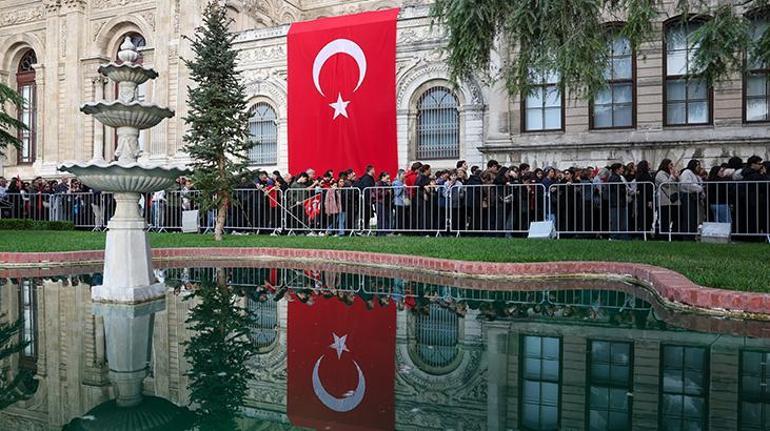 Binlerce kişi Dolmabahçe'ye akın etti