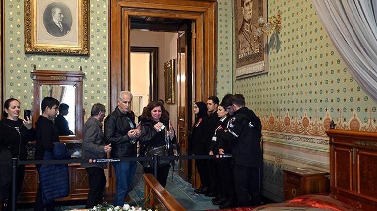 Binlerce kişi Dolmabahçe'ye akın etti