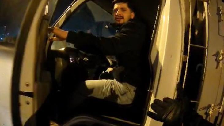 ‘Canım sıkkın’ deyip motosikletliyi darbetti