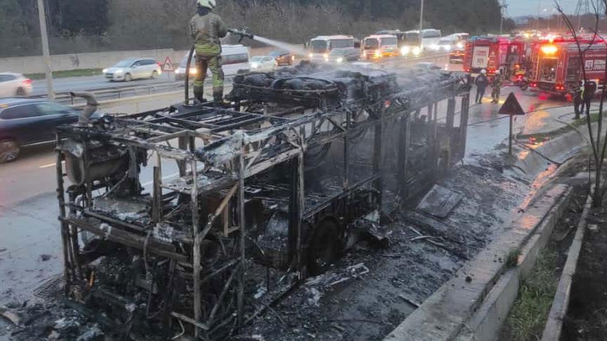 İETT otobüsü alev alev yandı