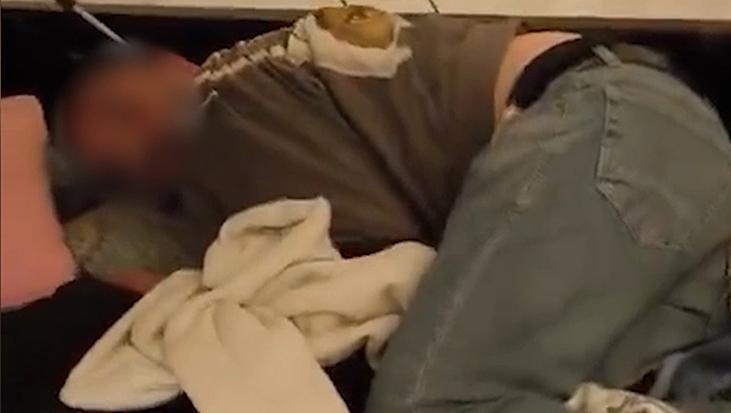 Şafak operasyonunda firari bazanın içinde yakalandı