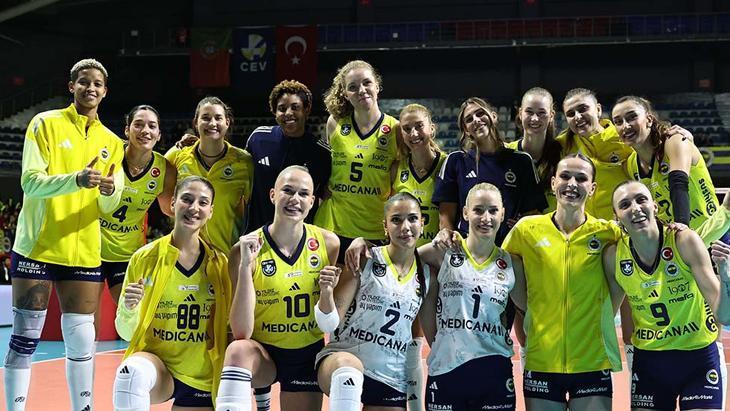 Şampiyonlar Ligi’nde Fenerbahçe, Benfica’yı set vermeden geçti