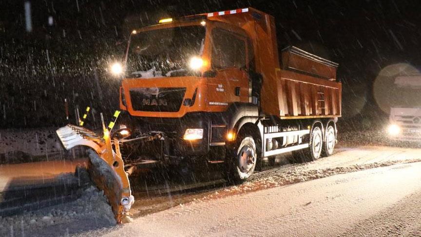Meteoroloji uyarmıştı! Sıcaklık sıfırın altına düştü: Birçok kent beyaza büründü