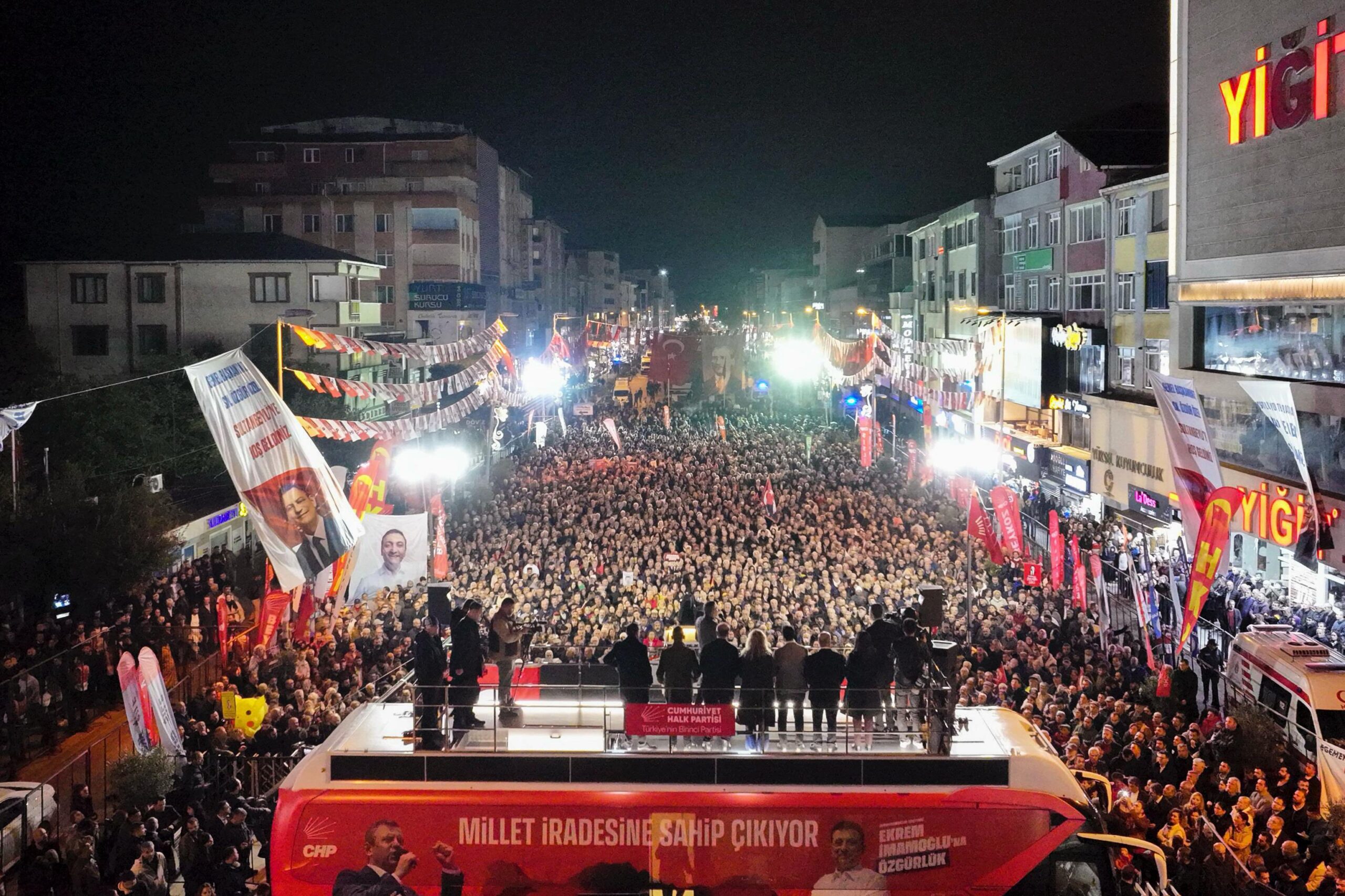 CHP lideri Özgür Özel’den ‘Canlı yayın’ çıkışı! “Bahçeli’de destekliyor…”