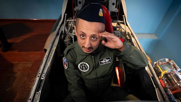 MSB’den yürek ısıtan sürpriz! Kanser hastası Tolga’nın pilotluk hayali gerçek oldu