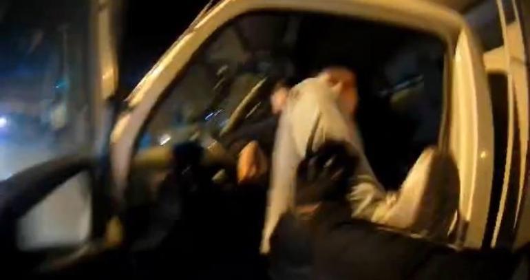 Trafikte sinir krizi! 'Canım sıkkın' deyip motosikletliyi darbetti