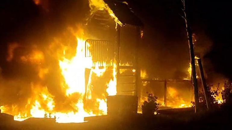 Beylikdüzü'nde çocuk parkı alev alev yandı