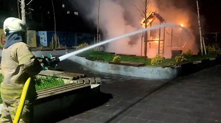 Beylikdüzü'nde çocuk parkı alev alev yandı