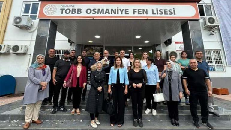 35 yıllık öğretmene duygusal veda! Emekliliğe 'Hatıran Yeter' ile uğurlandı