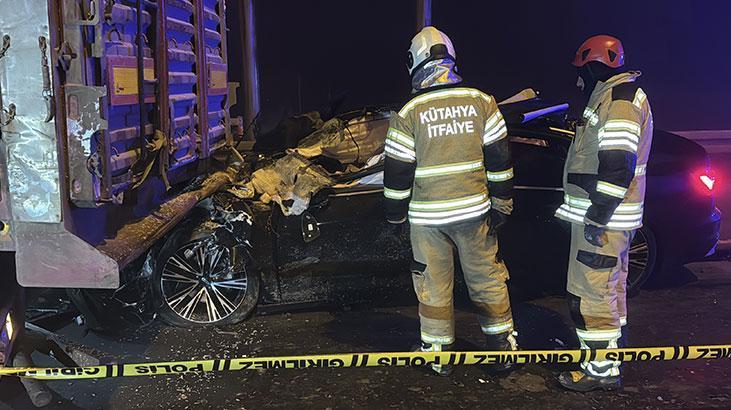Kütahya’da katliam gibi kaza! Otomobil TIR’a arkadan çarptı: 4 kişi öldü
