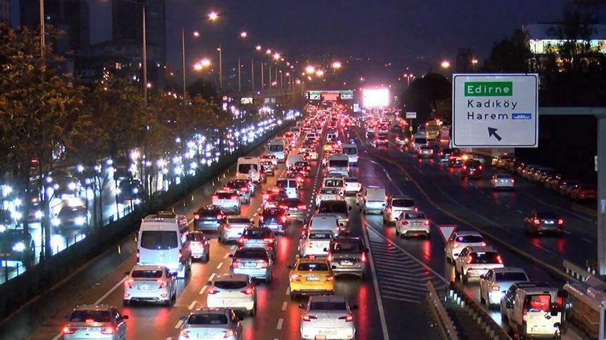 İstanbul’da trafik kilit! Yoğunluk yüzde 90’a ulaştı