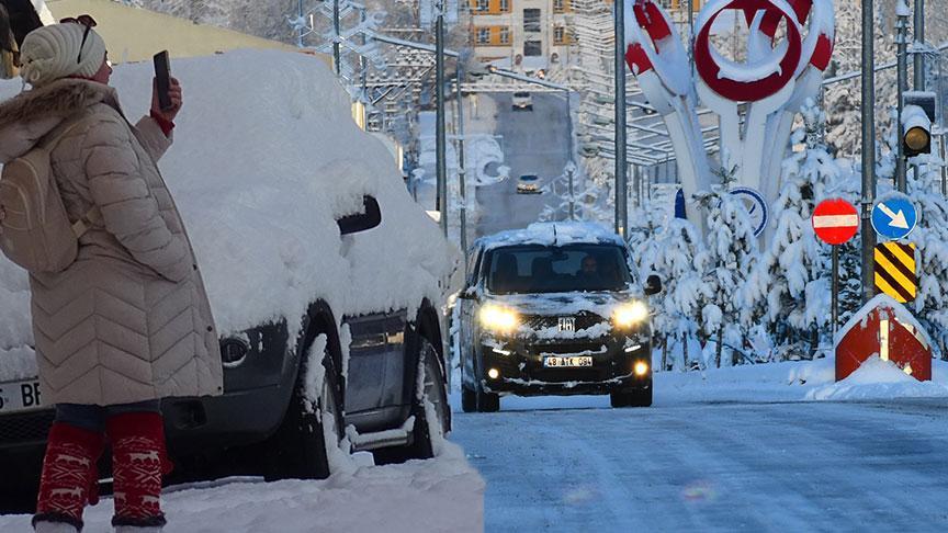 Kar esareti! Beyaz örtü yarım metreyi geçti