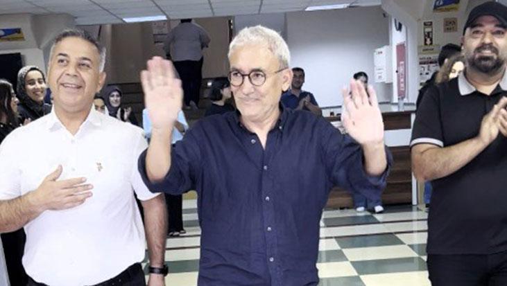 Onurun en büyüğü! 35 yıllık öğretmene duygusal veda.