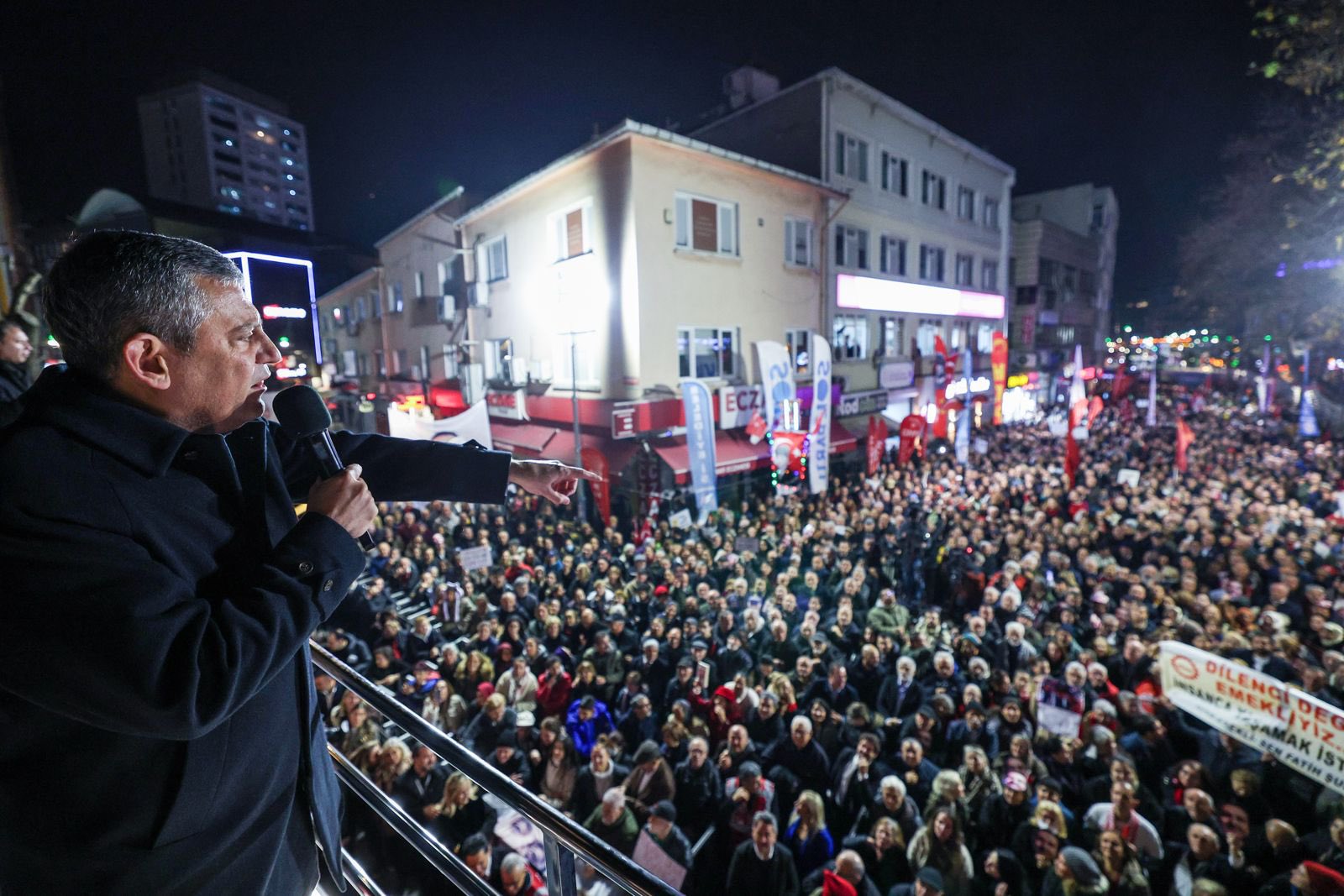 Özel ‘taht kavgaları’ dedi, Erdoğan’a seslendi! “Ama sen ama kuyunu kazan bakan…”