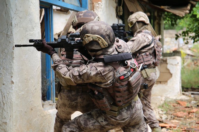 Yalova’daki DEAŞ operasyonunda 3 polis şehit oldu, 6 terörist öldürüldü