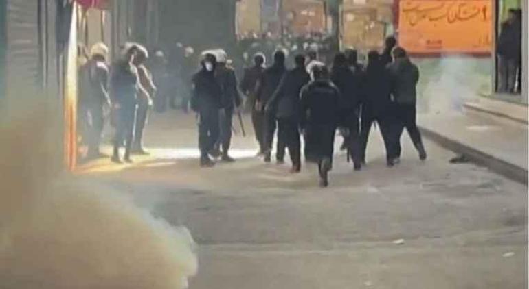 İran sokakları alev alev! Hamaney'den Trump'a rest