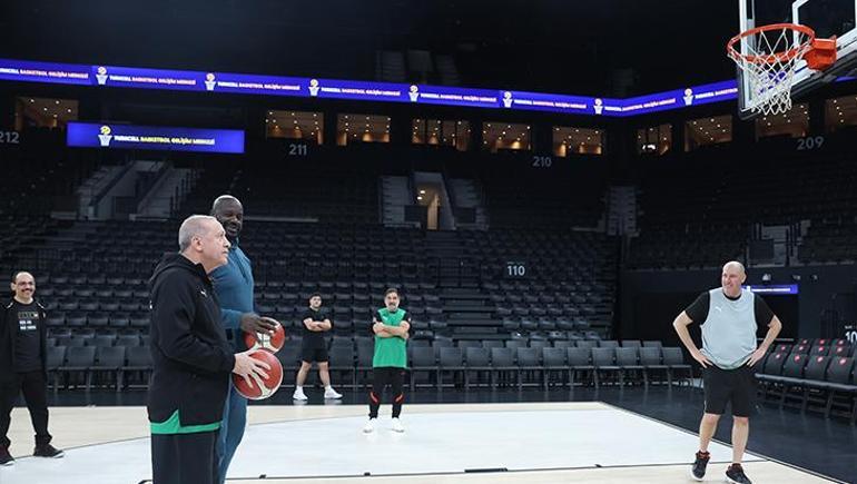 Cumhurbaşkanı Erdoğan'ın, eski NBA oyuncusu Shaquille O'Neal ile basketbol görüntüleri paylaşıldı