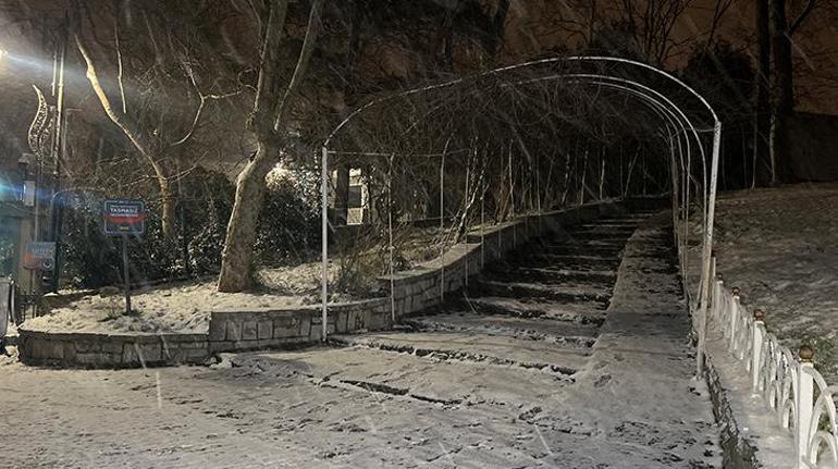 İstanbul'da kar yağışı gece boyunca sürdü