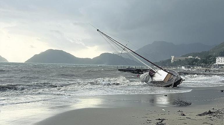 Ege’yi sağanak ve fırtına vurdu