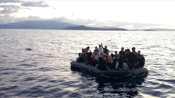 İzmir açıklarında 74 düzensiz göçmen yakalandı