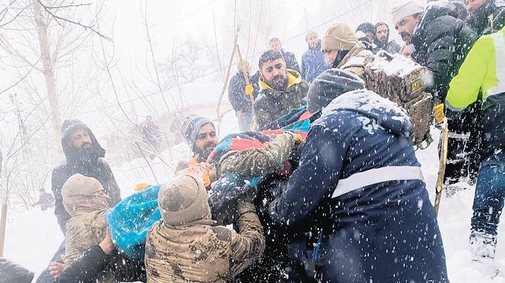 Çiğ Felaketi, bir kadın öldü 20 ev boşaltıldı