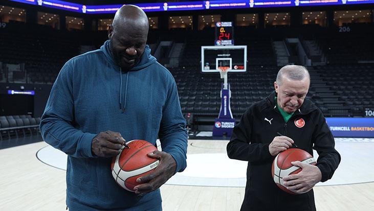 Cumhurbaşkanı Erdoğan’ın, eski NBA oyuncusu Shaquille O’Neal ile basketbol görüntüleri paylaşıldı