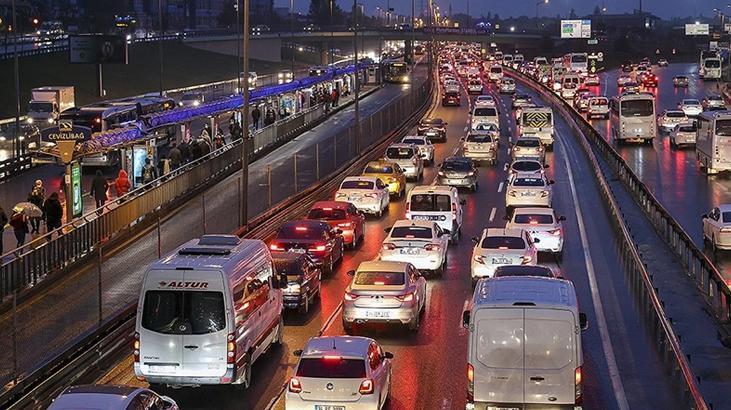 İstanbul trafiğinde yoğunluk yüzde 85’e çıktı!
