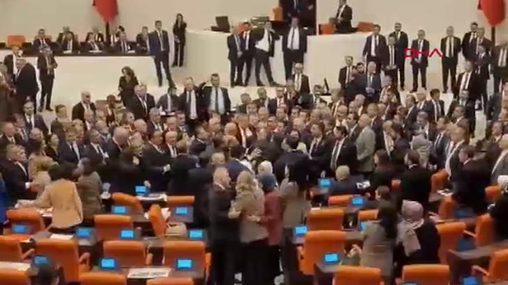 Meclis’te kavga! Milletvekilleri birbirine girdi