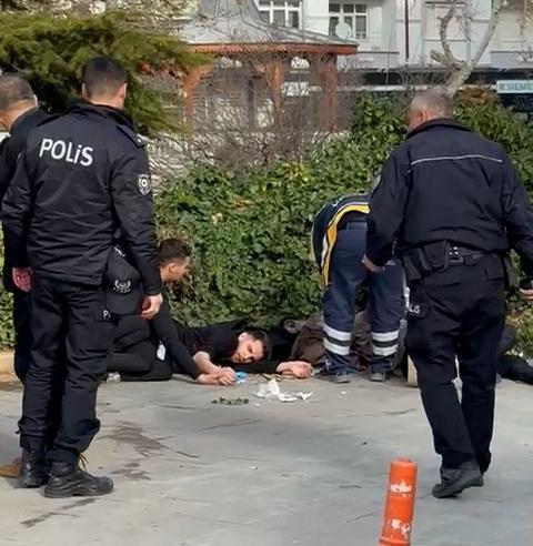 Husumetli olduğu aileye sokak ortasında kurşun yağdırdı: 1 ölü, 3 yaralı