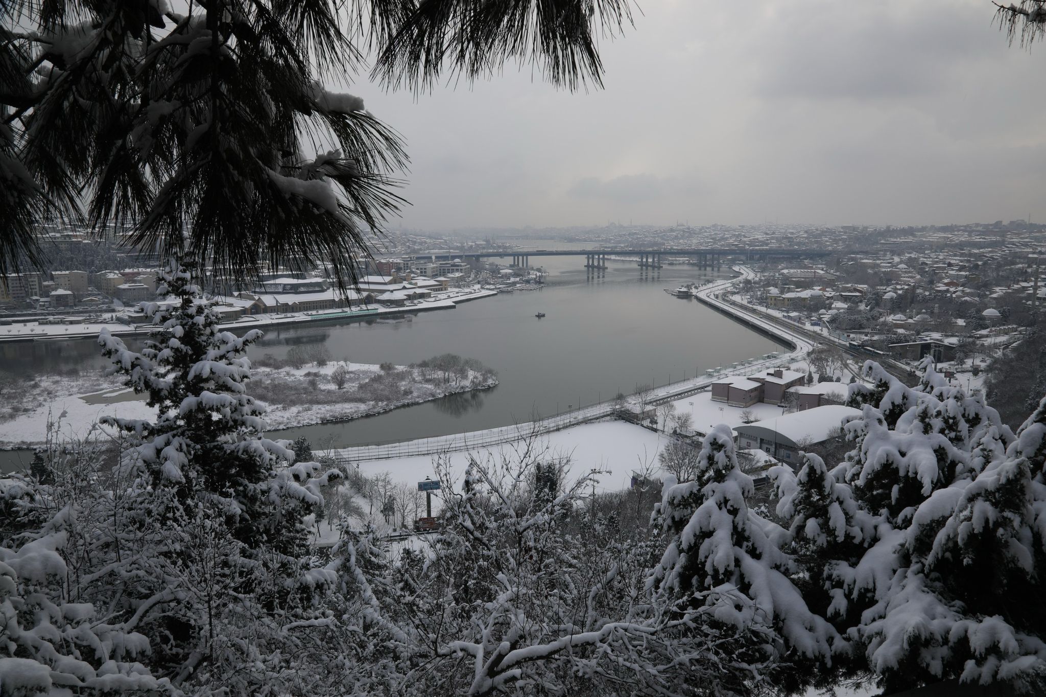 AKOM’dan kar uyarısı: Tarih verdi! İstanbul’a kar yeniden geliyor…
