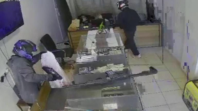 Araçları bozulsa da soygundan vazgeçmediler! 3 dakikada 24 milyonluk altın vurgunu