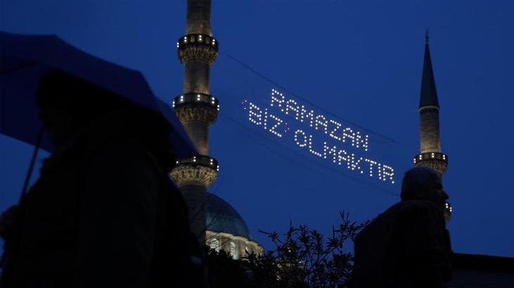 Ramazan ayının müjdecisi! Mahyalar tek tek yandı