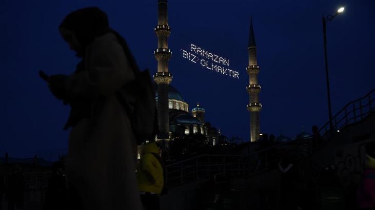 Ramazan ayının müjdecisi! Mahyalar tek tek yandı