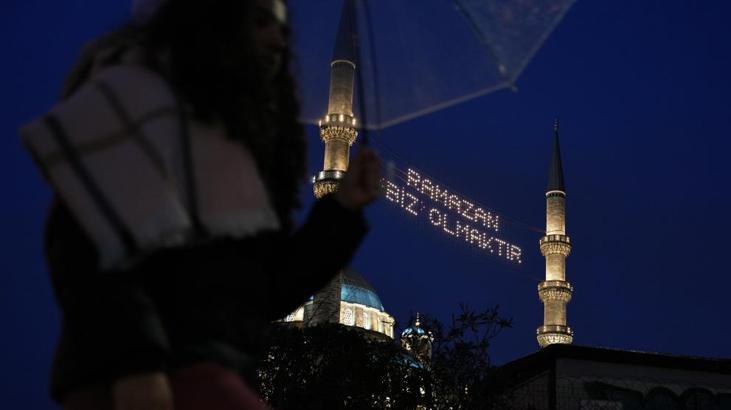 Ramazan ayının müjdecisi! Mahyalar tek tek yandı